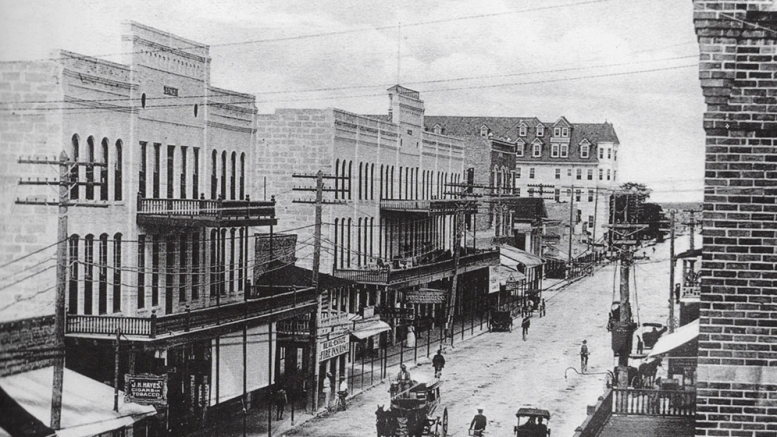 Flagler Street looking East in 1900s