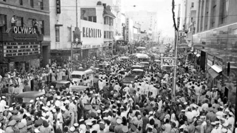 Flagler Street on VJ Day in 1945